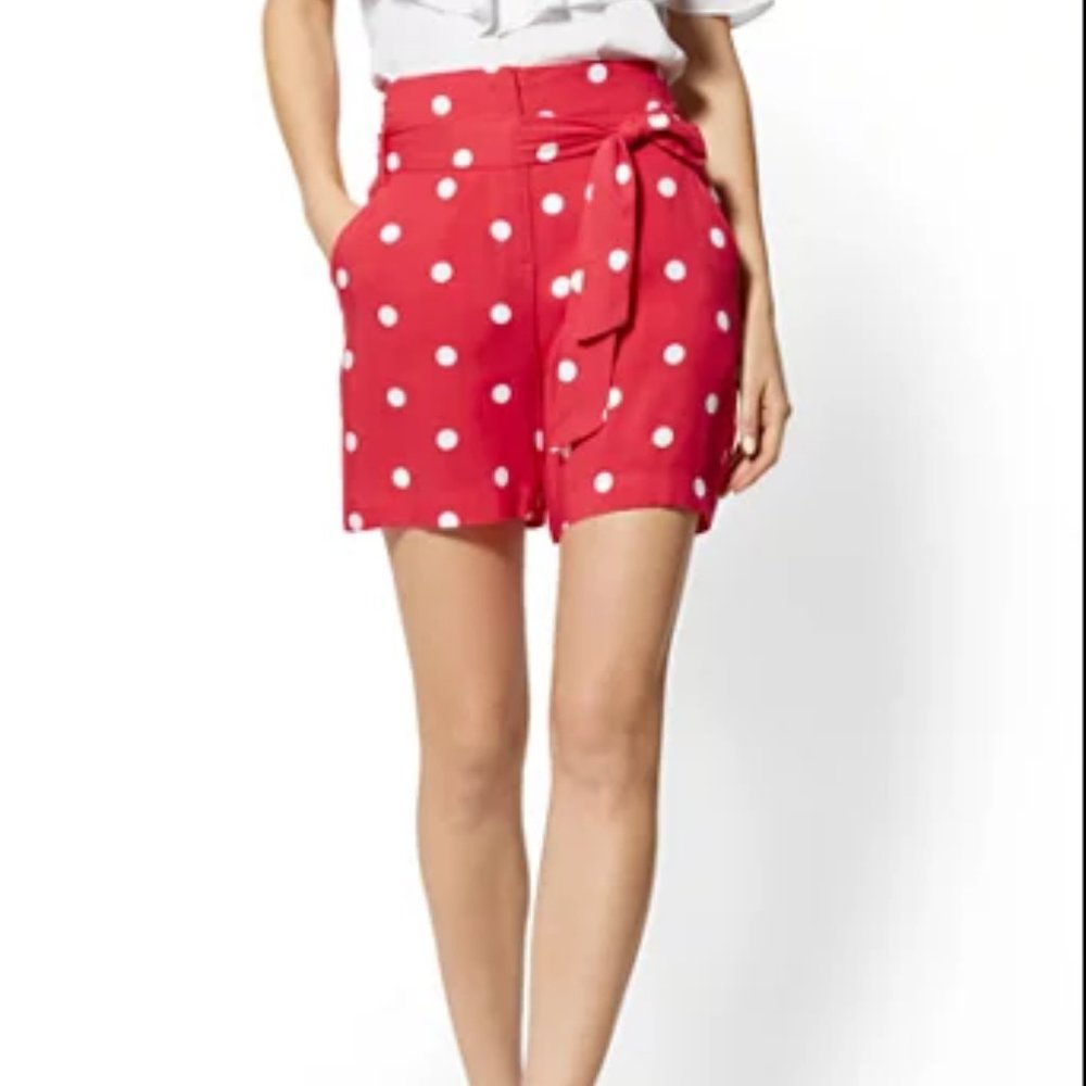 NWT NY & Co Madie 6" Short